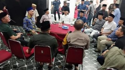 Rusdianto Lallo Anggota Komisi III DPR RI melakukan kunjungan ke Ketua DPRD Takalar Muhammad Rijal di Rujab DPRD Takalar. Kegiatan tersebut dirangkaikan dengan buka puasa bersama yang dihadiri Kapolres Takalar, Kajari Takalar dan tokoh masyarakat.