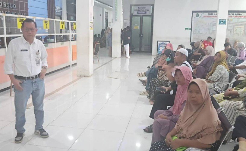 Direktur RSUD Haji Pajonga Daeng Ngalle Takalar, dr Ruslan Ramli, memastikan pelayanan kesehatan tetap berjalan optimal meski WFA berlaku. Sebanyak 18 poli dan IGD tetap melayani masyarakat pasca Lebaran 1447 Hijriah, didukung sistem pendaftaran online serta komitmen Pemkab Takalar di bawah kepemimpinan Bupati Firdaus Daeng Manye dalam meningkatkan pelayanan publik