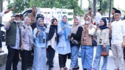 Diskominfo-SP Takalar Berbagi Takjil, Tebar Kepedulian di Bulan Suci Ramadan