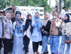 Diskominfo-SP Takalar Berbagi Takjil, Tebar Kepedulian di Bulan Suci Ramadan