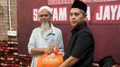 DPC PDI Perjuangan Takalar menyalurkan 2.500 paket sembako jelang Idul Fitri 2026 di 12 kecamatan serta meluncurkan Call Center PDIP untuk tampung aspirasi masyarakat.