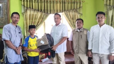 Ketua DPC Partai Gerindra Takalar, Indar Jaya, bersama rombongan mendatangi langsung kediaman Burhan pada Jumat (10/4/2026).