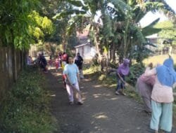 “Tak Sekadar Slogan! Lurah Pappa Turun Langsung Pimpin Kerja Bakti, Warga Kompak Bersihkan Kampung Tiap Pekan”