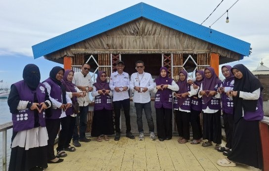 Camat Gal-Sel Bersama Ketua TP- PKK Kecamatan Pantau Posyandu Era Baru Serentak di Hari Posyandu Nasional