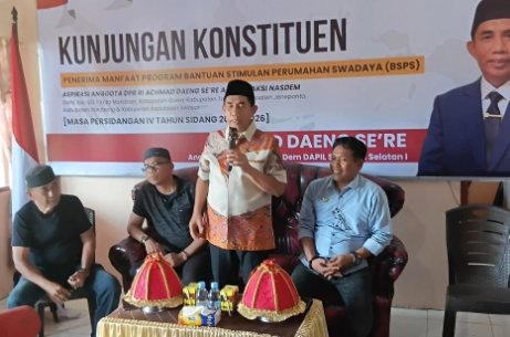 Di Pinggir Sawah, Bupati Takalar Bincang Hangat Bersama Petani demi Kemajuan Pertanian