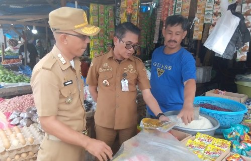 Pastikan Harga Stabil Jelang Iduladha, Kadis Disperindag Takalar Sidak Pasar Tradisional