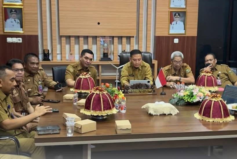 Wakil Bupati Takalar Hengky Yasin memimpin rakor pengentasan kemiskinan dan menekankan pentingnya program yang berdampak nyata bagi kesejahteraan masyarakat.