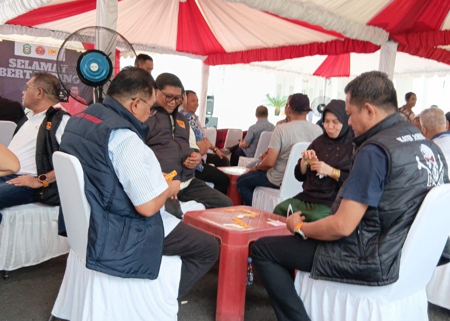 Ikatek Unhas Gelar Silaturahmi dengan Bupati Takalar, Pererat Kebersamaan Lewat Turnamen Domino