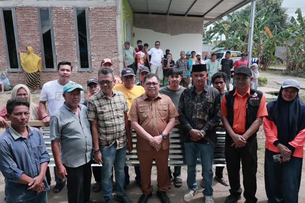 Bupati Takalar Daeng Manye Turun Langsung, Salurkan Bantuan Korban Puting Beliung di Sawakong