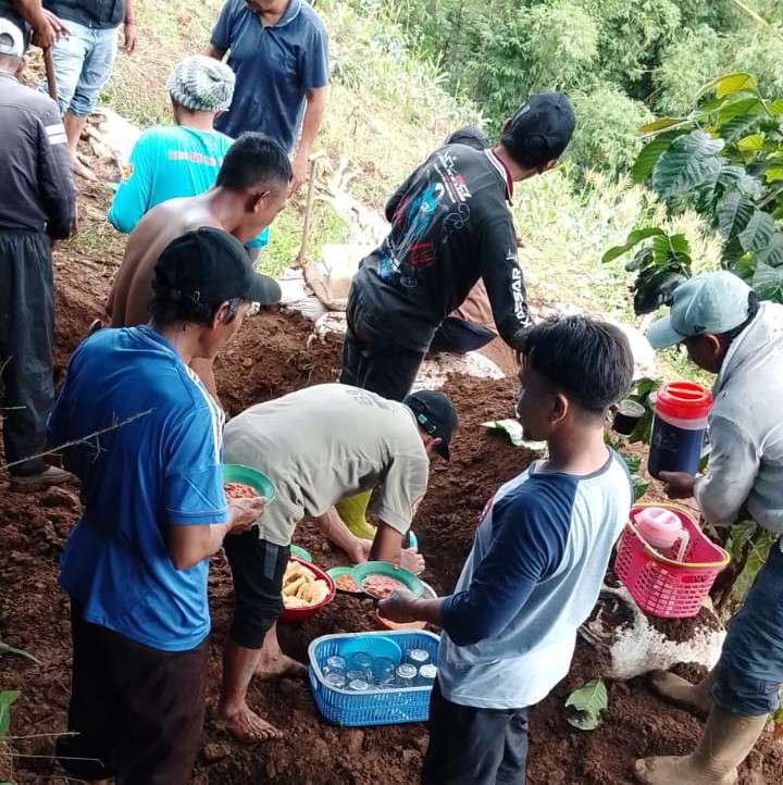 Semut Indonesia DPC Tombolo Pao menggelar aksi sosial “Satu Semut Seribu Aksi” melalui bakti sosial dan bersih lingkungan sebagai bentuk kepedulian nyata kepada masyarakat.