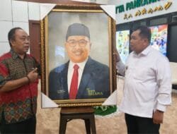 Pelukis Takalar Persembahkan Karya Spesial untuk Bupati Daeng Manye, Simbol Dukungan dan Harapan Kemajuan Daerah