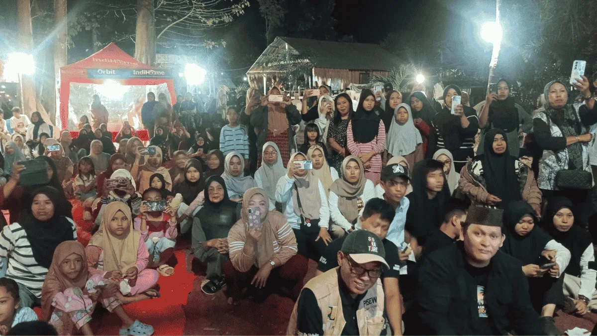 Sebanyak 250 pemuda mengikuti Kemah Inspirasi Pemuda Galesong Selatan di Pantai Mangindara, Takalar. Kegiatan menghadirkan talkshow inspiratif, donor darah, khitanan massal, dan aksi bersih pantai untuk mencetak generasi pelopor perubahan.