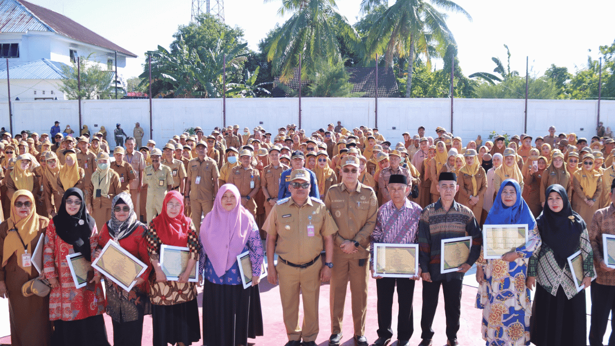 Bupati Daeng Manye Pimpin Apel Gabungan ASN Takalar, Gaungkan Semangat "Takalar Cepat" dan Apresiasi 18 Purna Bakti