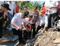 Bupati Takalar Letakkan Batu Pertama Irigasi di Bontokadatto, Warga Kompak Teriak “OPPOKI!”