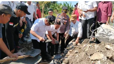 Bupati Takalar Letakkan Batu Pertama Irigasi di Bontokadatto, Warga Kompak Teriak “OPPOKI!”