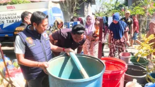 Bukan Cuma Berantas Narkoba, Satresnarkoba Polres Takalar Turun Tangan Bantu Warga Laikang Hadapi Kemarau