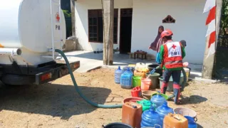 Bupati Takalar Daeng Manye Gerak Cepat! PMI Distribusikan 5.000 Liter Air Bersih ke Warga Terdampak El Nino