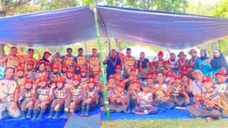 Kunjungi Kontingen Pramuka, Bupati Daeng Manye Berikan Motivasi dan  Logistik Kebutuhan Peserta