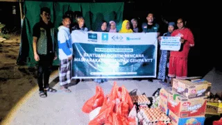 Pecah Gelapnya Malam, NU Peduli Salurkan Bantuan untuk Pengungsi Gempa di Riung