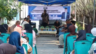 Pengawasan APBD di Desa Lagaruda, H. Tinri Siap Kawal Penanganan Abrasi hingga Bantuan untuk Petani Rumput Laut