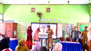 Usai Bedah Rumah, Achmad Daeng Se’re Kembali Bantu Warga Jipang, 38 Siswa Terima PIP