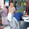 273 KPM di Salaka Terima Bantuan Beras Bulog, Lurah Syah Awal Pastikan Penyaluran Berjalan Lancar