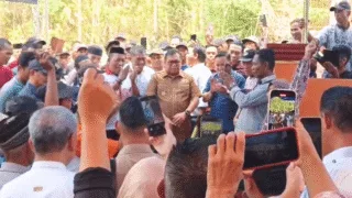Hadiri Syukuran Panen Raya Tebu di Barugaya, Bupati Takalar Daeng Manye Disambut Teriakan “OPPOKI Bupatiku”