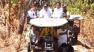 Naik Motor Viar Keliling Dusun, Bupati Takalar Daeng Manye Sapa Warga Kepulauan Tanakeke