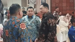 Momen Hangat di Malam Pisah Sambut Kapolda Sulsel, Bupati Takalar Daeng Manye Berbincang dengan Irjen Awal Chairuddin