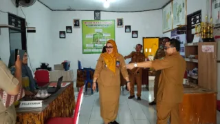 Sidak Empat Kelurahan, Camat Pattallassang Kawal Digitalisasi BALLA LOMPOWA dan Benahi Tata Kelola Arsip