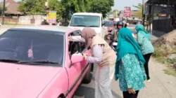 Respons Asap Karhutla, Camat Pattallassang Bersama Lurah Bagikan 1.000 Masker di 9 Kelurahan