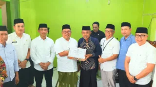Safari Jumat di Canrego, Daeng Manye Bawa Angin Segar! Jalan Rusak 20 Tahun Segera DiPerbaiki
