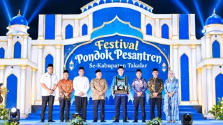 Kadis Pendidikan Takalar Terima Piala Bergilir Bupati, 24 Ponpes Ramaikan Festival Santri 2026